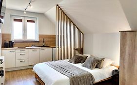 Agroturystyka Jodłowa - rodzinne apartamenty w centrum Gór Świętokrzyskich - sala zabaw, zwierzęta, bilard